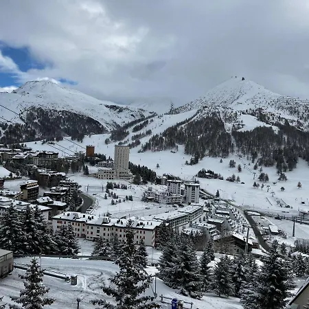 5 Minutes From Ski Slopes